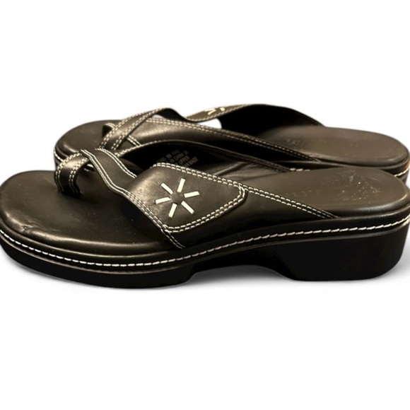 Clarks Black Leather Slide Sandals - Picture 3 of 7